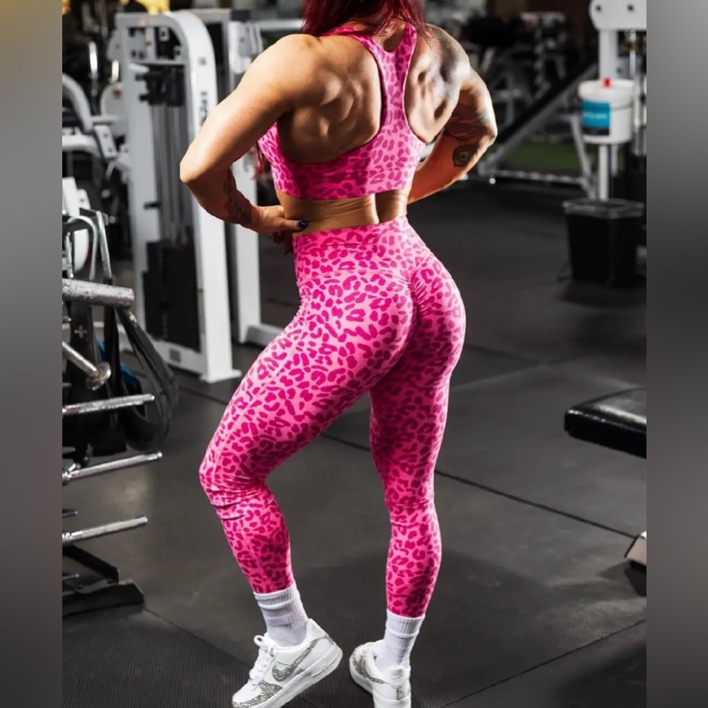SOLD ON Ⓜ️…. Bombshell Sportswear Pink Cheetah Leggings
